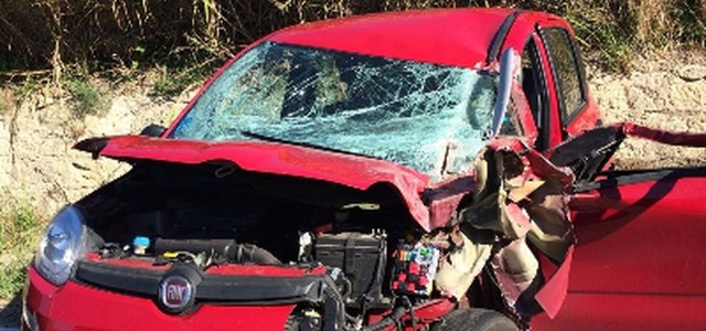 Incidente tra auto e trattore, un ferito