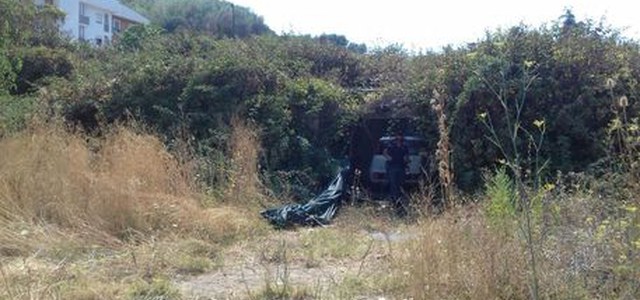 Passaggio segreto vicino allo stadio conduce ad auto rubate, scoperto covo a Cosenza