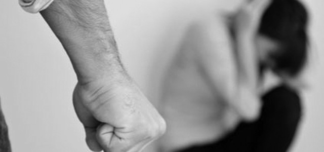 Già ai domiciliari per violenza sull'ex arrestato per maltrattamenti a famigliare