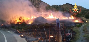 Fiamme a Copanello e in altre zone del Catanzarese