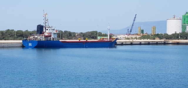 Nave in avaria soccorsa dalla Guardia costiera