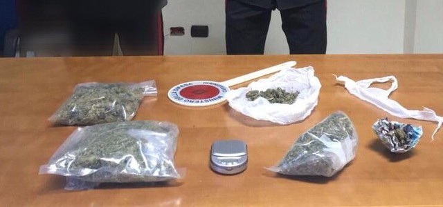 Droga nascosta in casa, arrestato pregiudicato di 33 anni