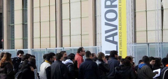 Istat: giù disoccupati, tasso trimestre cala al 10,9%