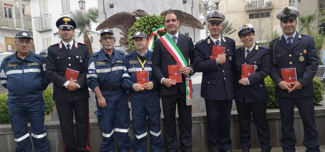 L’Amministrazione comunale di Maida regala ai neo diciottenni una copia della Costituzione