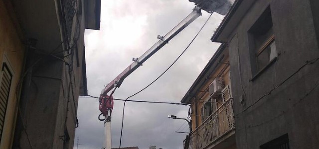 4 abitazioni in fiamme, tanta paura ma nessuna vittima