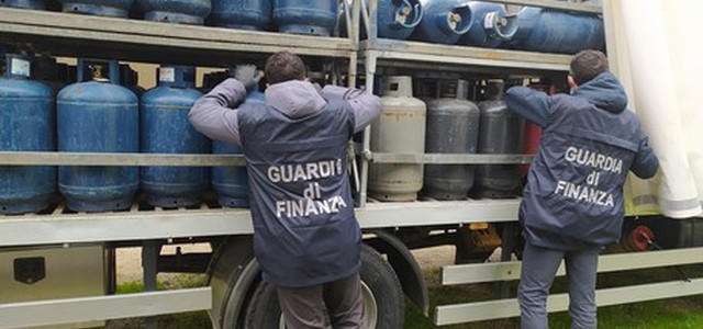 Truffe: sequestrati 7000 chili di gpl e 2000 bombole