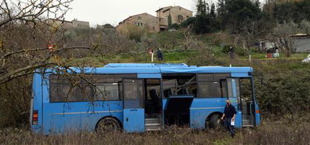 Migrante accoltella autista, Carabinieri sparano