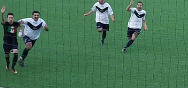 Segna e mostra maglia con aquila fascista a Marzabotto IL VIDEO