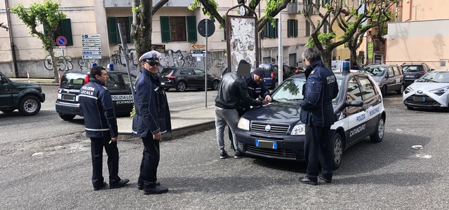 Parcheggiatori abusivi - gli interventi della polizia locale
