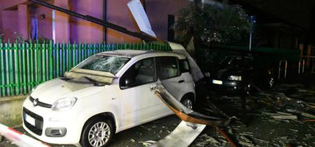 Maltempo: tromba aria nel Milanese, via tetti