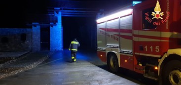 Giovane donna perde l'orientamento tra i sentieri del Parco Li Comuni. L'intervento dei vigili del fuoco