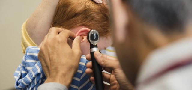 Infezione all'orecchio per 9 bimbi su 10, ma può essere letale