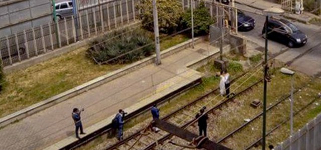 Binari come set per foto sposi temerari