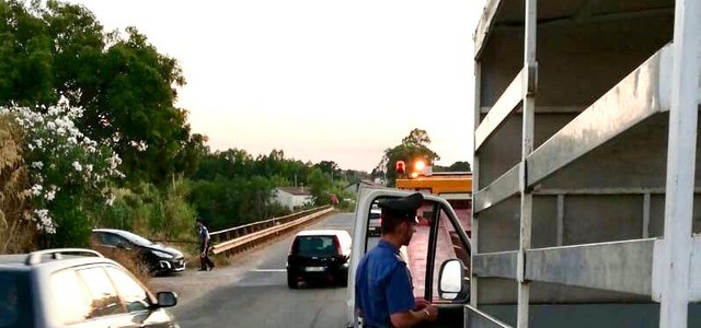 Investito da un furgone mentre era in bici, perde la vita un 51enne