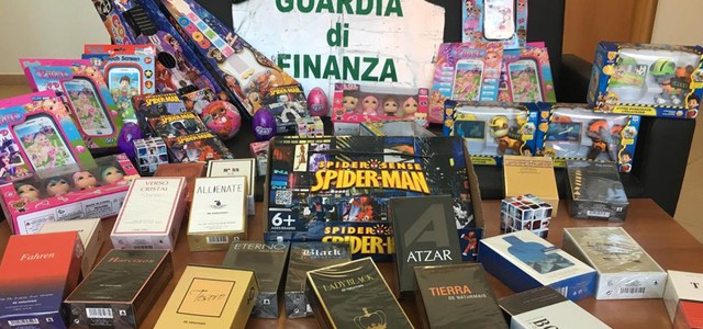 Sequestrati 3.500 oggetti contraffatti nel Catanzarese