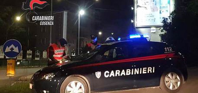 Marito e moglie trovati in possesso di armi, arrestati