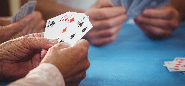 Carte da gioco, dalla Regione Calabria alcune disposizioni per usarle in luoghi e locali pubblici