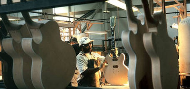 Troppi debiti per Gibson, le chitarre che hanno segnato la storia del rock rischiano la bancarotta
