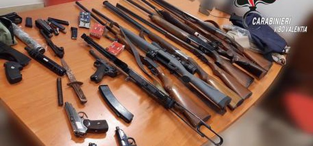 Arsenale trovato in casa di una coppia