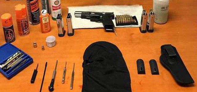Pistola e munizioni in garage, arrestato