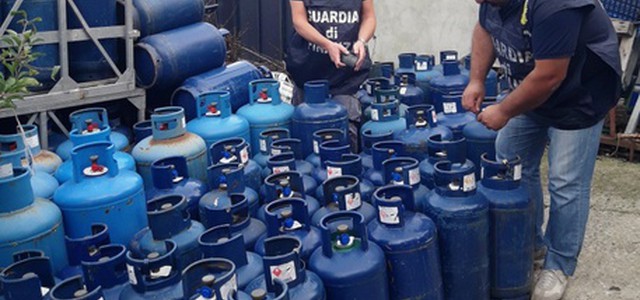 Troppe bombole Gpl stoccate, sequestrate