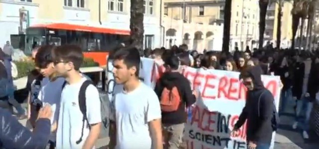 No alla guerra in Siria, studenti catanzaresi in piazza (VIDEO)