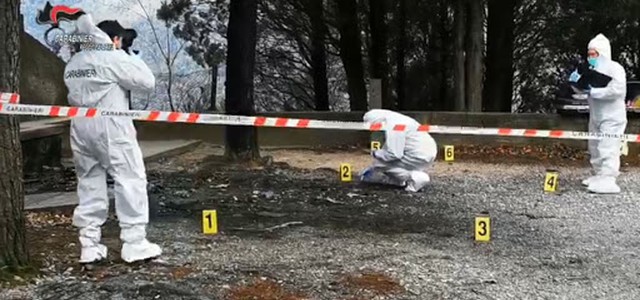 Bruciato vivo in auto nel Reggino: arrestati moglie, amante e figlio