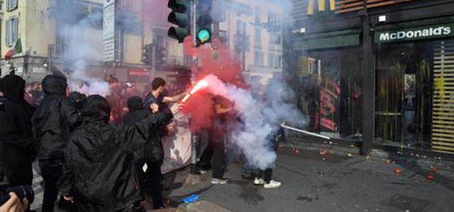 Tensione a Milano al corteo della scuola