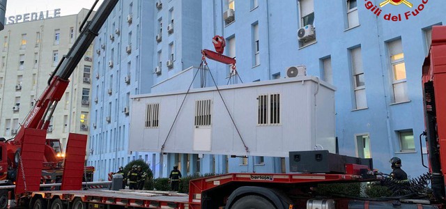 Vigili del Fuoco trasportano container donato all'ASP(  FOTO)