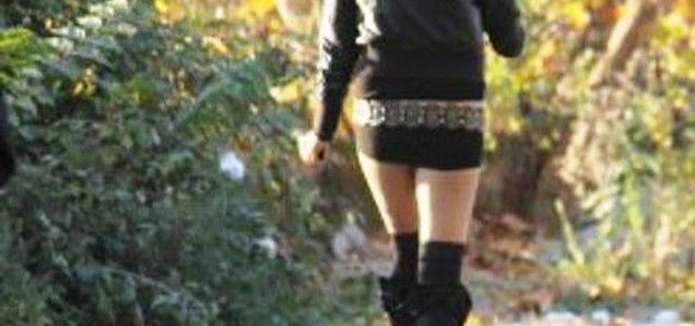 Cercano di attirare clienti sulla statale 106, multa di 500 euro a due donne