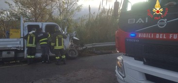 Scontro trattore-furgone, un morto nel Catanzarese