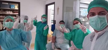 "E noi che, però, sorridiamo ancora", parole dal reparto Covid di Catanzaro