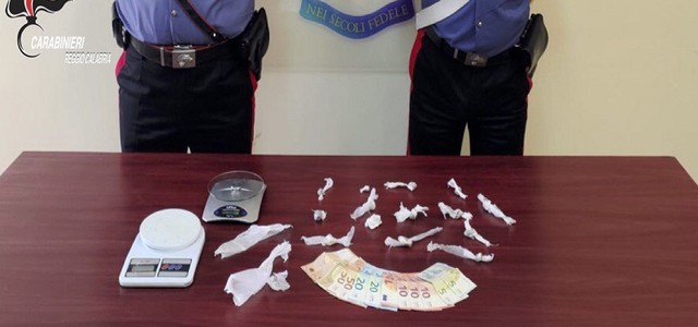 Sorpreso con droga in casa, arrestato 28enne