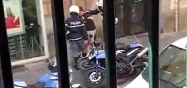 Sul web video agenti violenti a Napoli. Questore: 'Accertamenti rigorosi'