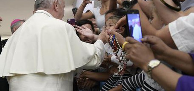 Papa: parroci vicini a famiglie ferite