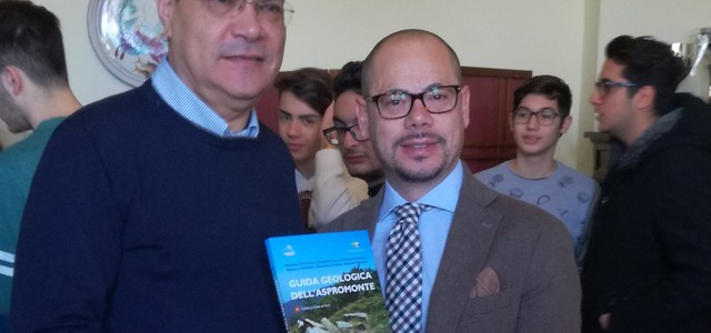 LIB(e)RI in Aspromonte: il Parco dona una collezione di Libri agli Istituti Superiori