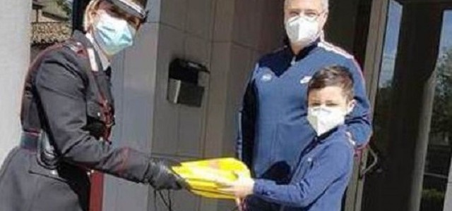 Tablet portati a studenti dai carabinieri di Cosenza