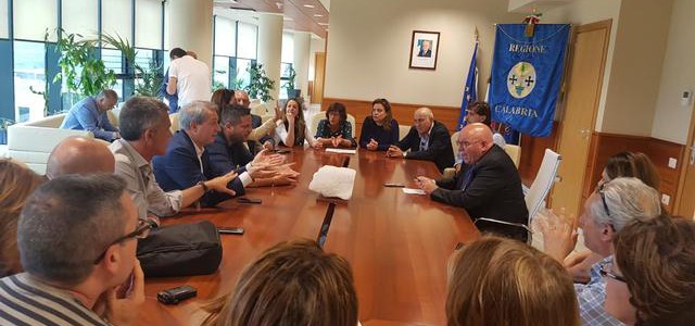 Oliverio incontra i lavoratori dell’Istituto di scienze neurologiche