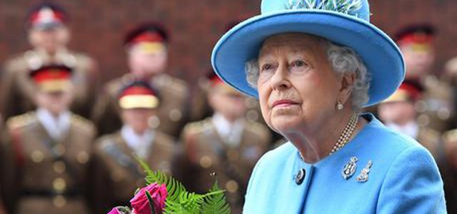 Panama Papers: coinvolti la regina Elisabetta, Bono Vox e Madonna
