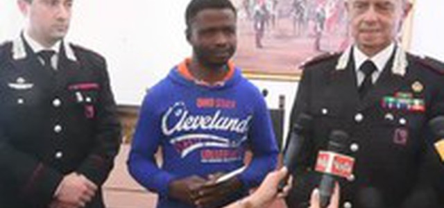 Fermò rapinatore armato di mannaia, permesso a migrante