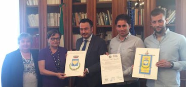 Stemma e Gonfalone del Comune di Marcellinara, Prefetto consegna al sindaco decreto Mattarella