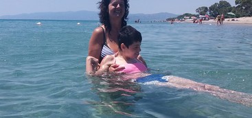 Rubano in spiaggia la sedia di sua figlia . Intervista alla mamma di Martina (Foto)