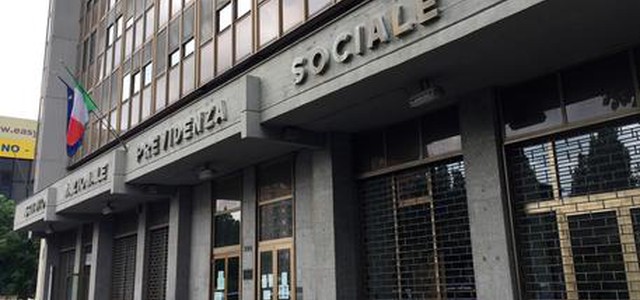 Senza lavoro si dà fuoco, grave disoccupata a Torino