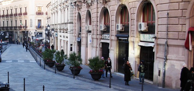"A Catanzaro il postino non suona due volte, anzi, sembra che il campanello non lo tocchi proprio"