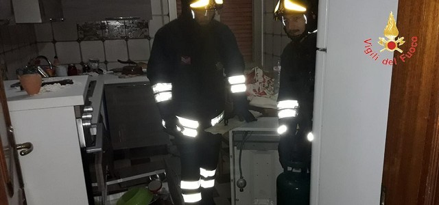 Catanzaro - Una fuga di GPL provoca esplosione in appartamento (FOTO)