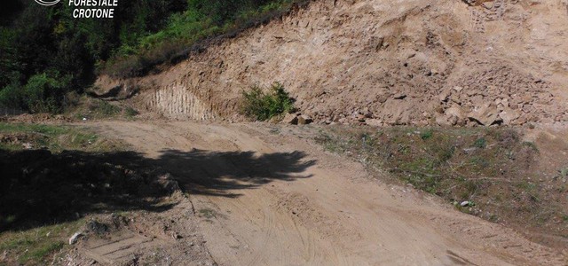 SEQUESTRATA UN’AREA SBANCATA SENZA AUTORIZZAZIONI