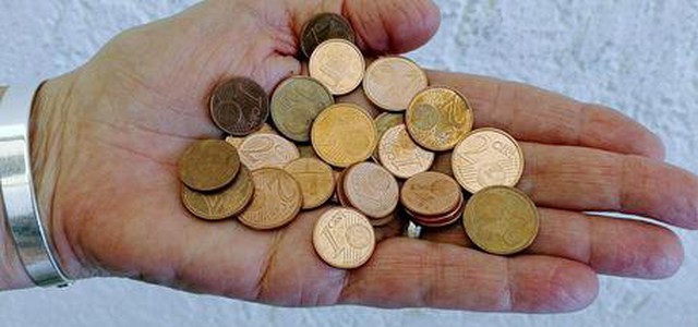 Consob: 2 italiani su 5 non risparmiano, problemi di bilancio