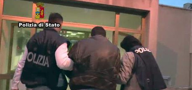Sgominata banda trafficanti esseri umani