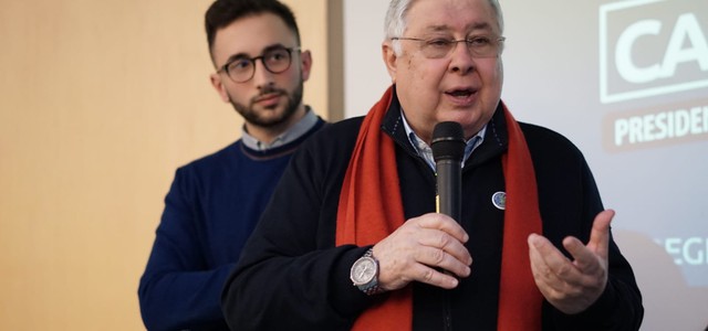 Le sciarpe rosse di Pippo Callipo. «Rivoluzione e amore per una nuova Calabria»