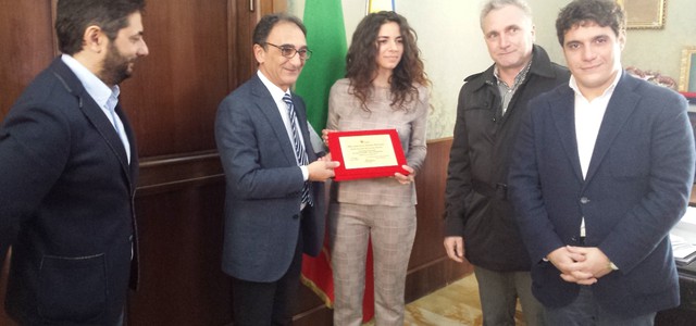 Accolta a Palazzo de Nobili la giovane attrice catanzarese Eleonora Belcamino